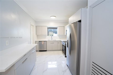Touwnhouse à louer à North Miami Beach, Floride: 3 chambres, 222.78 m2 № 2397874 - photo 7