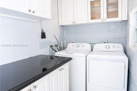 Touwnhouse à louer à North Miami Beach, Floride: 3 chambres, 222.78 m2 № 2397874 - photo 18