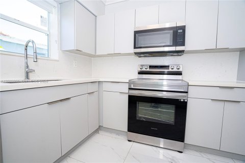 Touwnhouse à louer à North Miami Beach, Floride: 3 chambres, 222.78 m2 № 2397874 - photo 8
