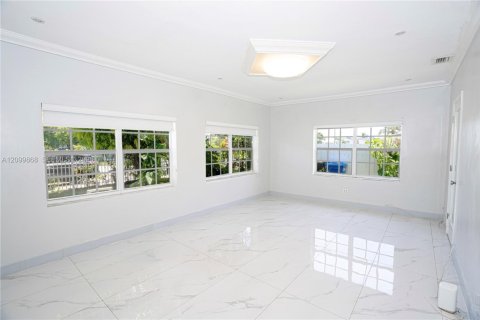 Touwnhouse à louer à North Miami Beach, Floride: 3 chambres, 222.78 m2 № 2397874 - photo 5