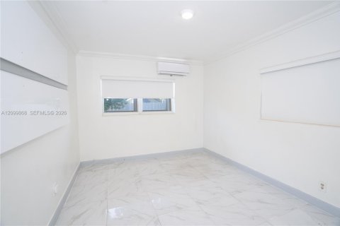 Touwnhouse à louer à North Miami Beach, Floride: 3 chambres, 222.78 m2 № 2397874 - photo 12