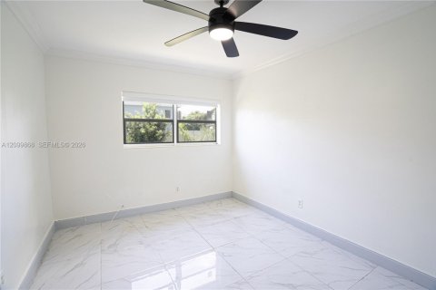 Touwnhouse à louer à North Miami Beach, Floride: 3 chambres, 222.78 m2 № 2397874 - photo 14