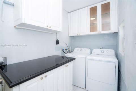 Touwnhouse à louer à North Miami Beach, Floride: 3 chambres, 222.78 m2 № 2397874 - photo 19