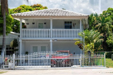 Touwnhouse à North Miami Beach, Floride 3 chambres, 222.78 m2 № 2397874