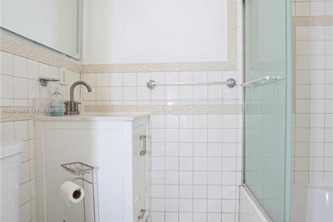 Touwnhouse à louer à North Miami Beach, Floride: 3 chambres, 222.78 m2 № 2397874 - photo 17