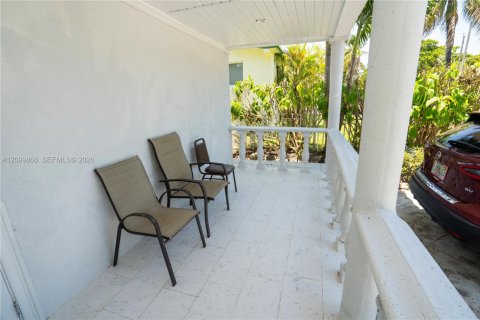 Touwnhouse à louer à North Miami Beach, Floride: 3 chambres, 222.78 m2 № 2397874 - photo 2