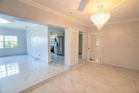 Touwnhouse à louer à North Miami Beach, Floride: 3 chambres, 222.78 m2 № 2397874 - photo 6