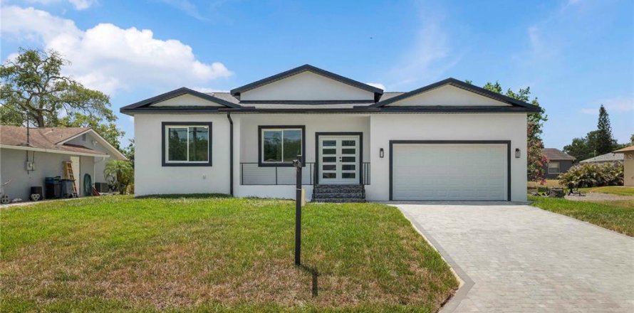 House in Hudson, Florida 3 bedrooms, 192.12 sq.m. № 2098362