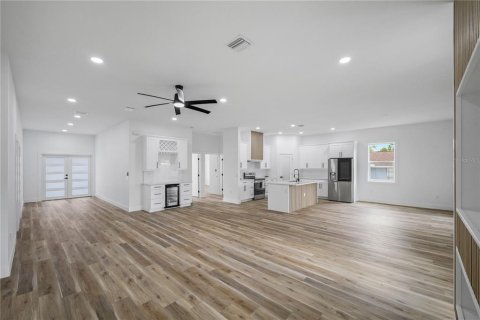 House in Hudson, Florida 3 bedrooms, 192.12 sq.m. № 2098362 - photo 8