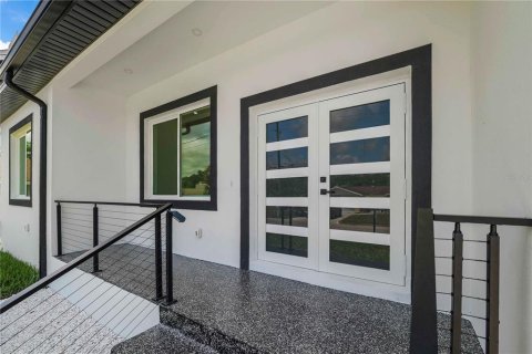 House in Hudson, Florida 3 bedrooms, 192.12 sq.m. № 2098362 - photo 5