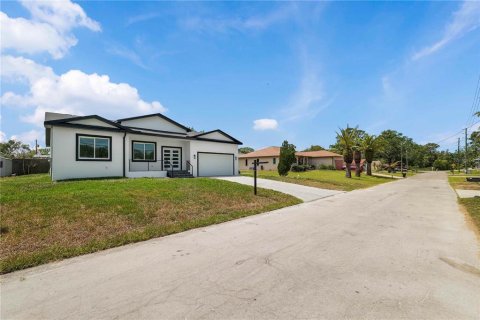 House in Hudson, Florida 3 bedrooms, 192.12 sq.m. № 2098362 - photo 4