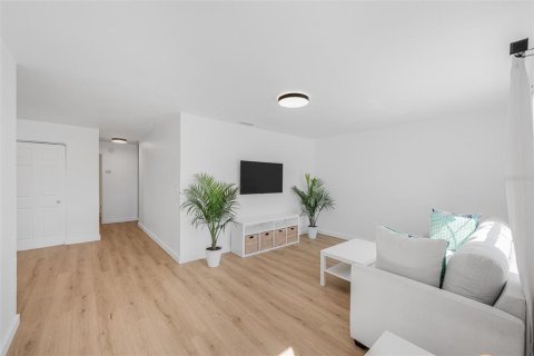 Villa ou maison à vendre à Saint Petersburg, Floride: 3 chambres, 97.55 m2 № 2428931 - photo 2