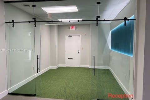Commercial property in Hollywood, Florida № 1811418 - photo 12