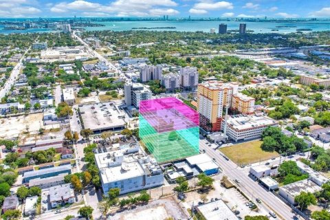 Купить коммерческую недвижимость в Майами, Флорида № 2057763 - фото 2