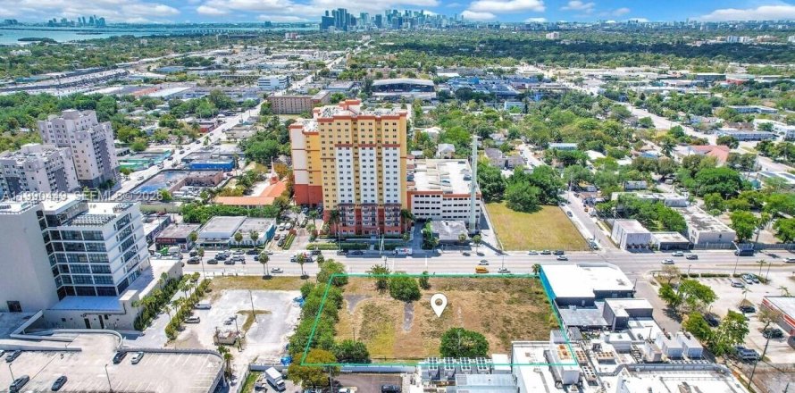 Коммерческая недвижимость в Майами, Флорида № 2057763