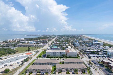 Townhouse in Cocoa Beach, Florida 3 bedrooms, 155.52 sq.m. № 1916077 - photo 12