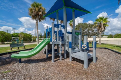 Townhouse in Cocoa Beach, Florida 3 bedrooms, 155.52 sq.m. № 1916077 - photo 22