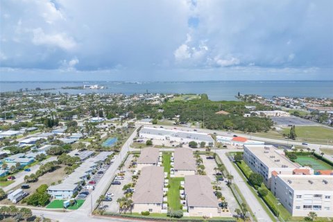 Townhouse in Cocoa Beach, Florida 3 bedrooms, 155.52 sq.m. № 1916077 - photo 11