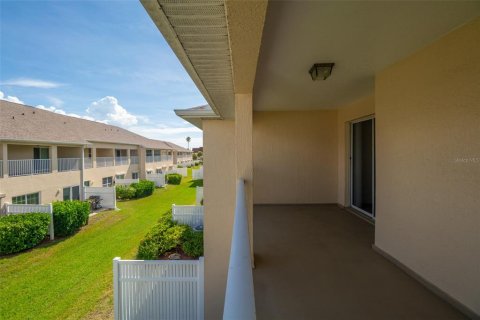 Townhouse in Cocoa Beach, Florida 3 bedrooms, 155.52 sq.m. № 1916077 - photo 29