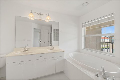 Townhouse in Cocoa Beach, Florida 3 bedrooms, 155.52 sq.m. № 1916077 - photo 8