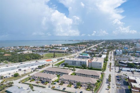 Townhouse in Cocoa Beach, Florida 3 bedrooms, 155.52 sq.m. № 1916077 - photo 25