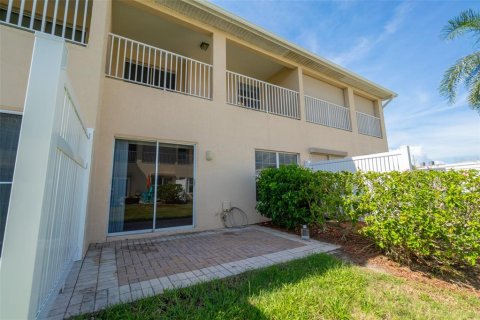 Townhouse in Cocoa Beach, Florida 3 bedrooms, 155.52 sq.m. № 1916077 - photo 27