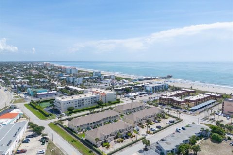 Townhouse in Cocoa Beach, Florida 3 bedrooms, 155.52 sq.m. № 1916077 - photo 2