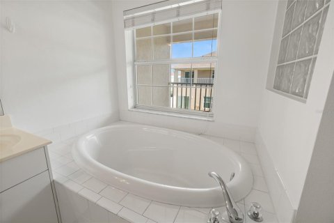 Townhouse in Cocoa Beach, Florida 3 bedrooms, 155.52 sq.m. № 1916077 - photo 9