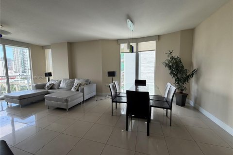 Condo in Miami, Florida, 3 bedrooms  № 2170651