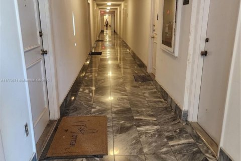 Condominio en venta en North Miami, Florida, 56.86 m2 № 2013780 - foto 6