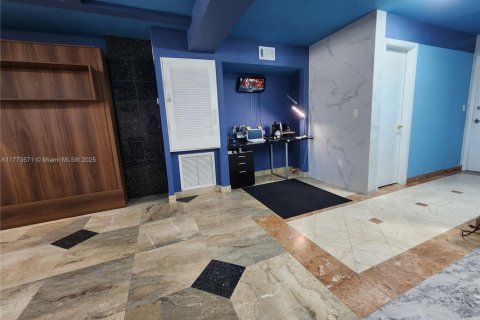 Condominio en venta en North Miami, Florida, 56.86 m2 № 2013780 - foto 12