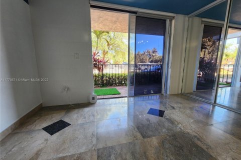 Condominio en venta en North Miami, Florida, 56.86 m2 № 2013780 - foto 18