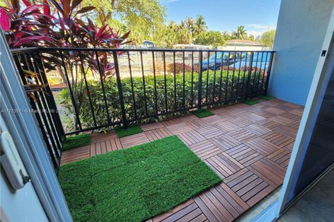 Condominio en venta en North Miami, Florida, 56.86 m2 № 2013780 - foto 30