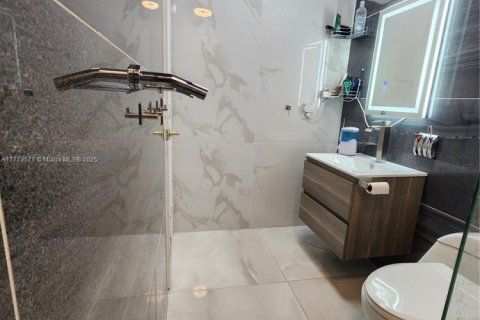 Condominio en venta en North Miami, Florida, 56.86 m2 № 2013780 - foto 15
