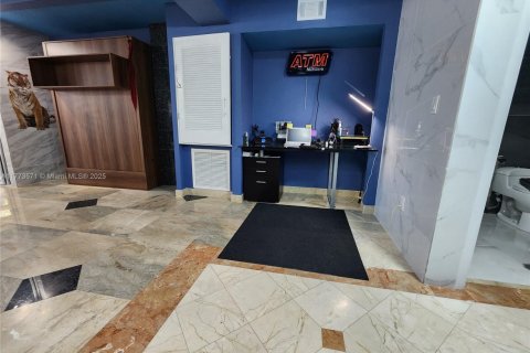 Condominio en venta en North Miami, Florida, 56.86 m2 № 2013780 - foto 16