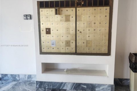 Condominio en venta en North Miami, Florida, 56.86 m2 № 2013780 - foto 4