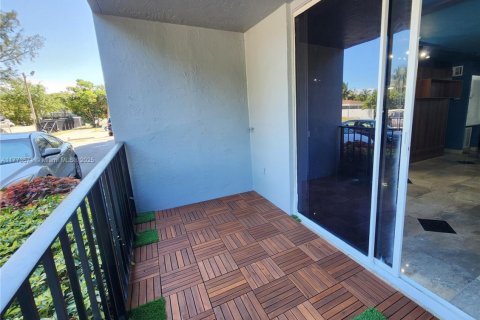 Condominio en venta en North Miami, Florida, 56.86 m2 № 2013780 - foto 28