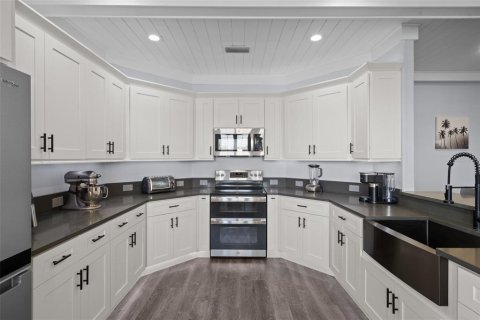 House in Hernando Beach, Florida 4 bedrooms, 175.96 sq.m. № 1339920 - photo 15