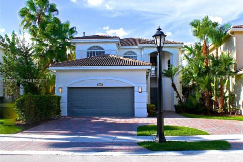 House in Miami, Florida 4 bedrooms, 280.38 sq.m. № 2020699