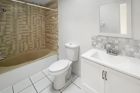 Купить кондоминиум в Киссимми, Флорида 5 комнат, 87.14м2, № 1900142 - фото 8