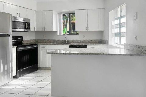 Купить кондоминиум в Киссимми, Флорида 5 комнат, 87.14м2, № 1900142 - фото 12