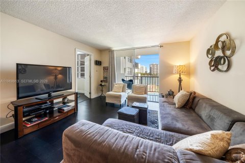 Condo in Aventura, Florida, 1 bedroom  № 2030702 - photo 15