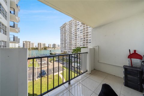 Condo in Aventura, Florida, 1 bedroom  № 2030702 - photo 20