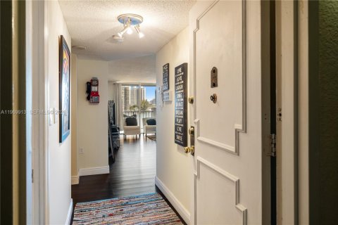 Condo in Aventura, Florida, 1 bedroom  № 2030702 - photo 16