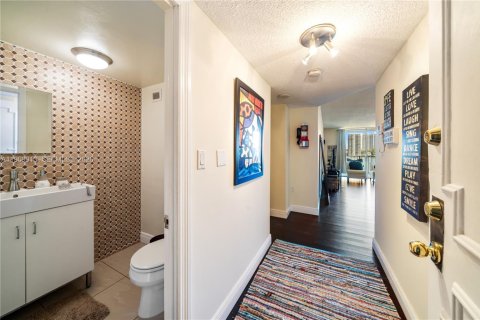 Condo in Aventura, Florida, 1 bedroom  № 2030702 - photo 17
