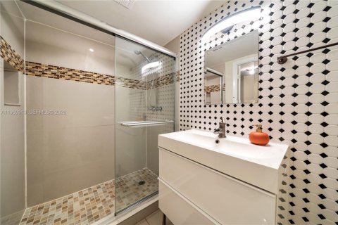 Condo in Aventura, Florida, 1 bedroom  № 2030702 - photo 12