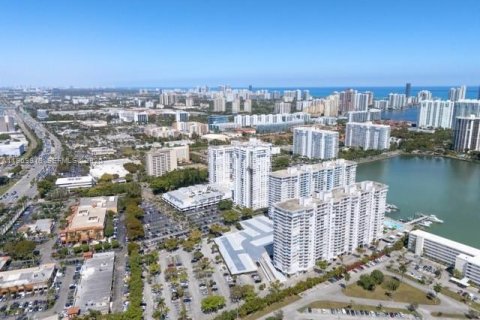 Condo in Aventura, Florida, 1 bedroom  № 2030702 - photo 30