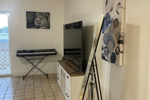 Copropriété à louer à Hialeah, Floride: 2 chambres, 91.04 m2 № 1963941 - photo 10