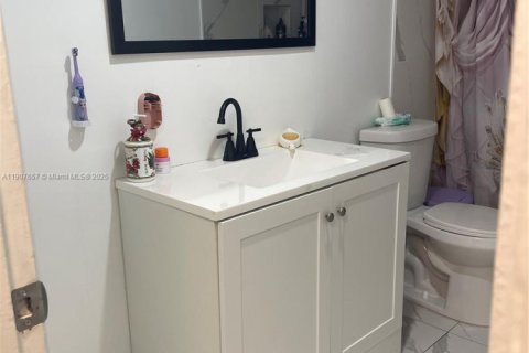 Copropriété à louer à Hialeah, Floride: 2 chambres, 91.04 m2 № 1963941 - photo 12