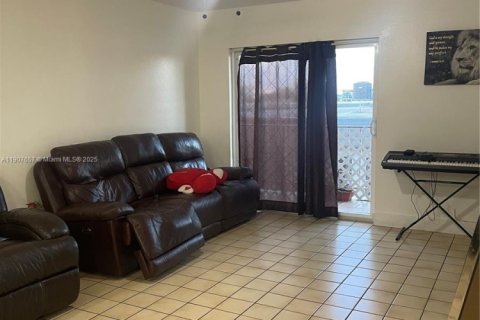 Copropriété à louer à Hialeah, Floride: 2 chambres, 91.04 m2 № 1963941 - photo 9